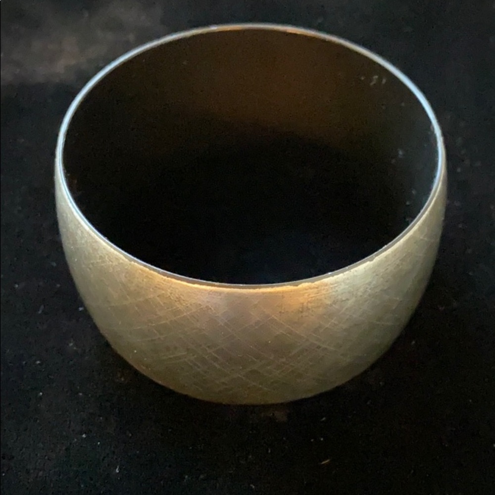 Premier Designs silver lightweight bangle